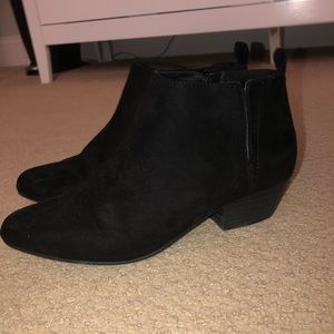 BLACK ANKLE BOOTS